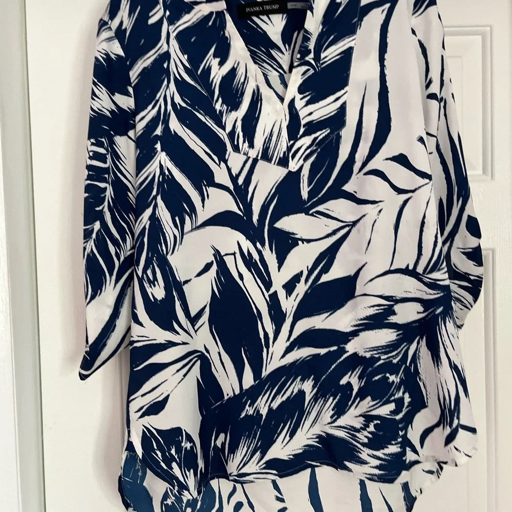 Ivanka Trump Navy and White Patterned Top - Picture 6 of 7
